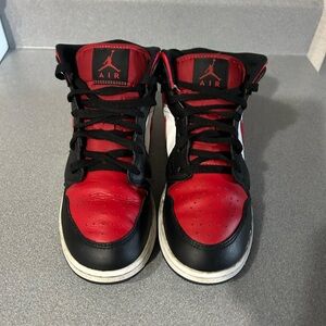 Air Jordan 1 Mid GS 'Black Fire Red'